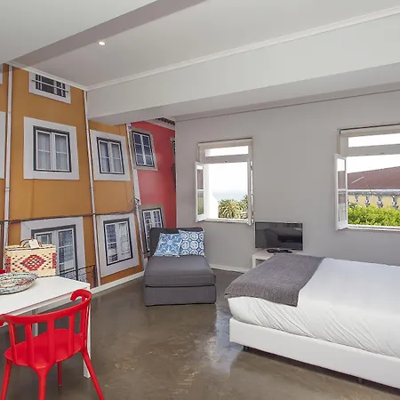 招待所 埃姆珀瑞姆里斯本套房酒店 4*