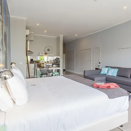 埃姆珀瑞姆里斯本套房酒店