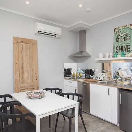 埃姆珀瑞姆里斯本套房酒店 4*