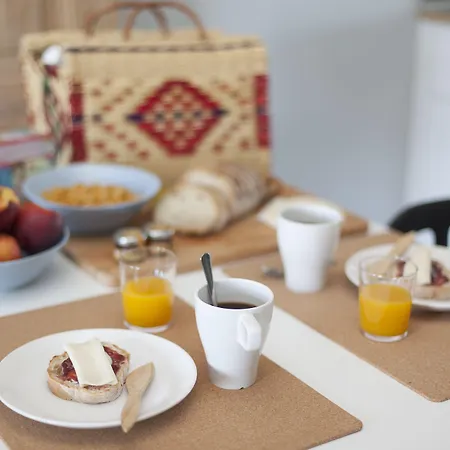 埃姆珀瑞姆里斯本套房酒店