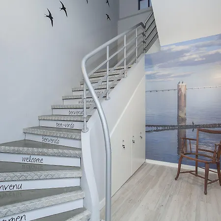 埃姆珀瑞姆里斯本套房酒店