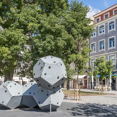 埃姆珀瑞姆里斯本套房酒店