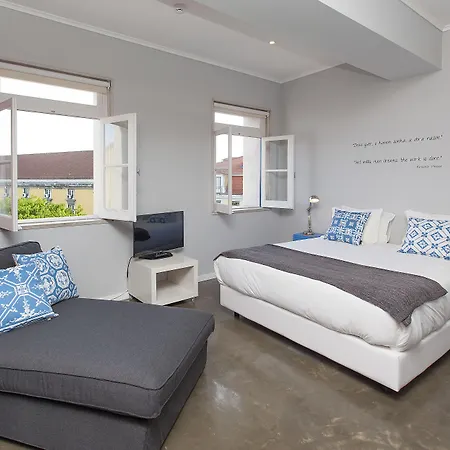 בית הארחה Emporium 4*